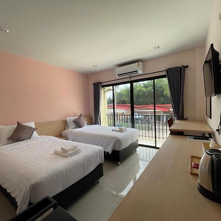 Ban Phue โรงแรมนิยม เอสทีเอ็น 2 - Niyom Stn 2 Hotel מראה חיצוני תמונה