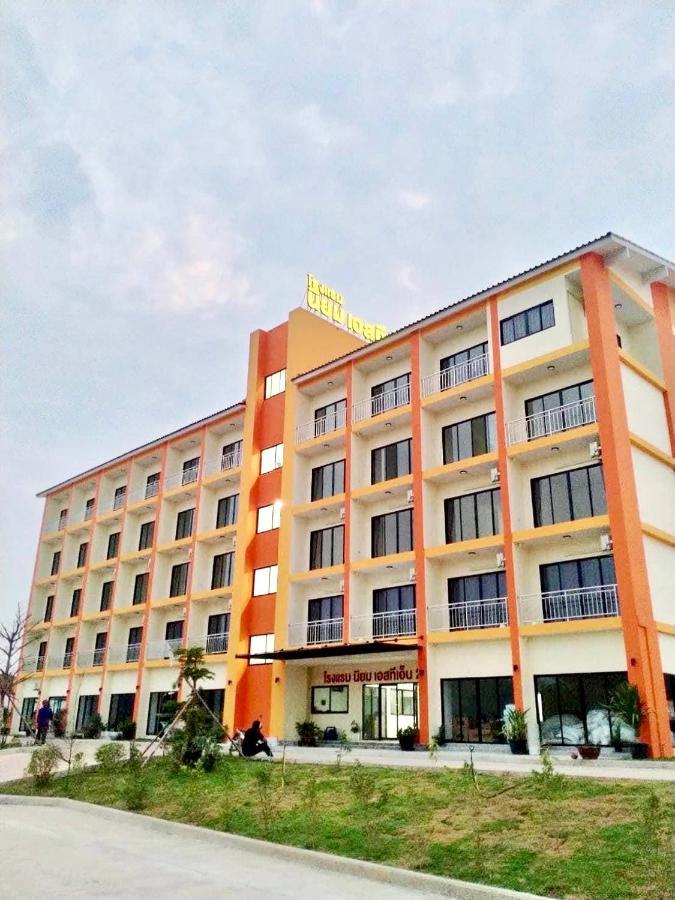 Ban Phue โรงแรมนิยม เอสทีเอ็น 2 - Niyom Stn 2 Hotel מראה חיצוני תמונה